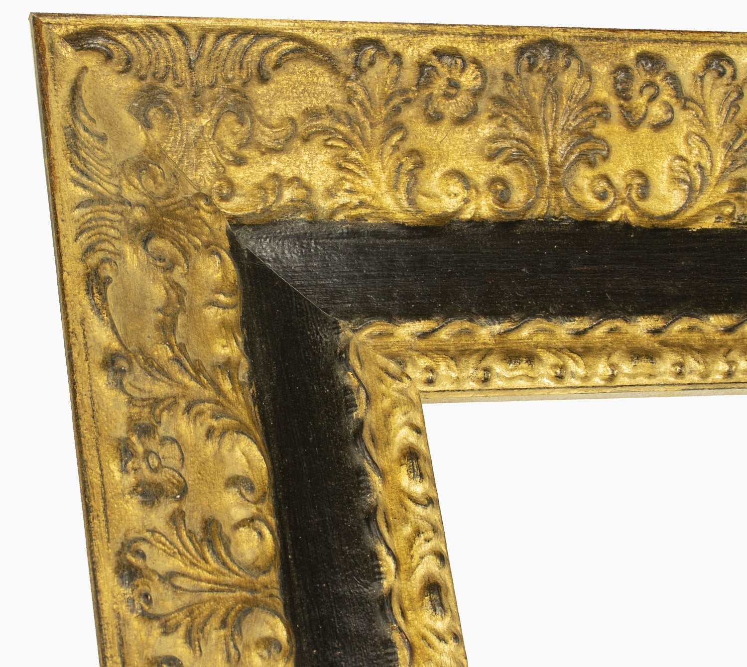 4900.601 gold leaf wooden frame with black groove profile size